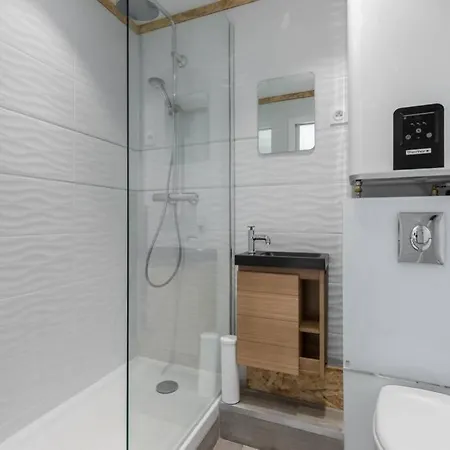 Studio Avec Balcon Proche Vieux - Tram A 10m Apartment *