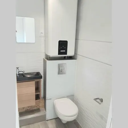 Apartment Studio Avec Balcon Proche Vieux - Tram A 10m *